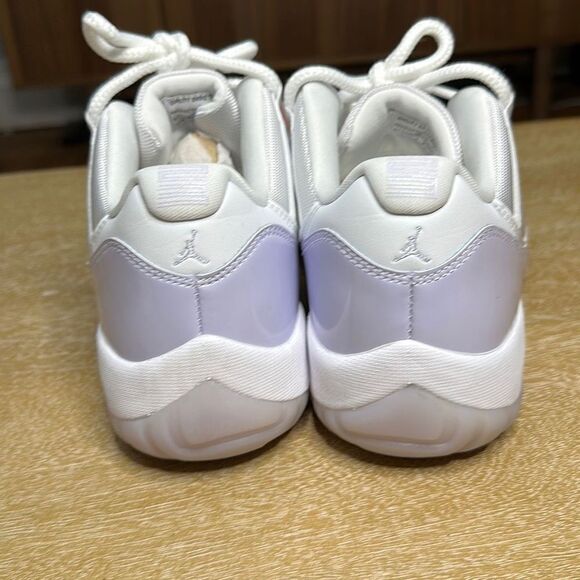 Nike Air Jordan 11 Retro Low - Picture 3 of 8